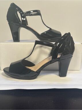 Easy Street Flash Black Patent Heels Mary Jane Size 9M Comfort Shoes